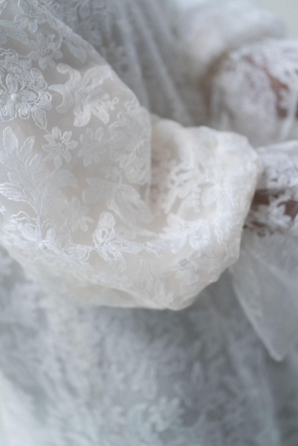 MALIKA DRESS (WHITE LINED)