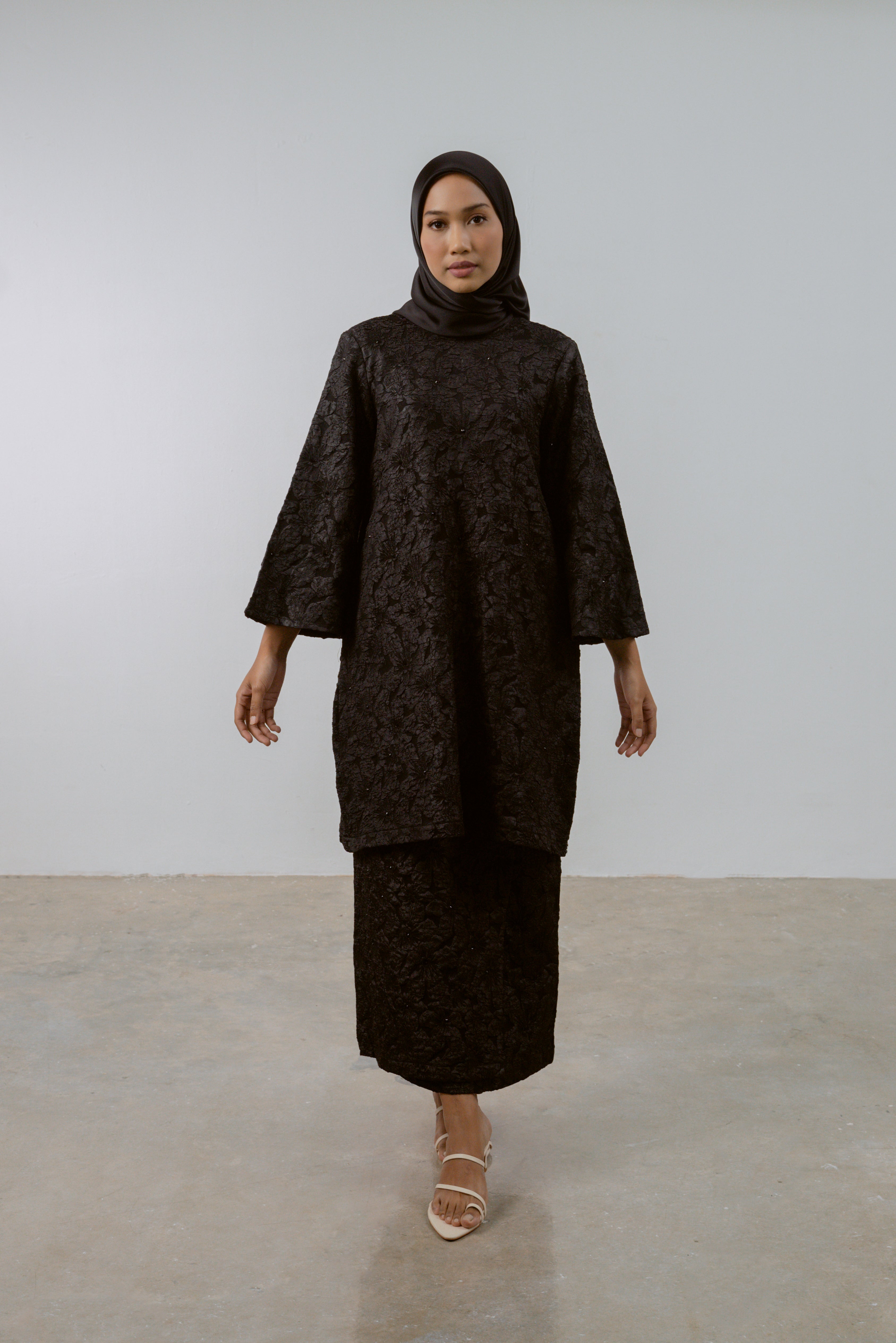 ZAHRA KURUNG BLACK